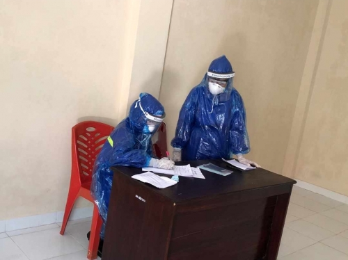 UPTD Puskesmas Oesapa dengan APD sederhana