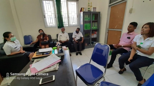 Pertemuan di ruangan Kepala Puskesmas 